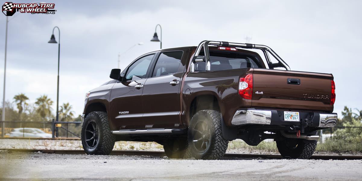 vehicle gallery/toyota tundra fuel coupler d556 20X10  Black & Machined with Dark Tint wheels and rims